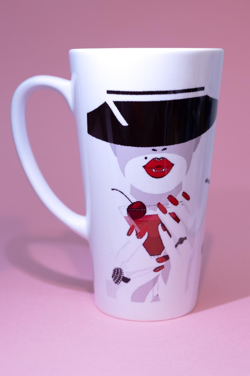 Latte puodelis,,Vakaro šėlsmas" Karalienės gimsta...