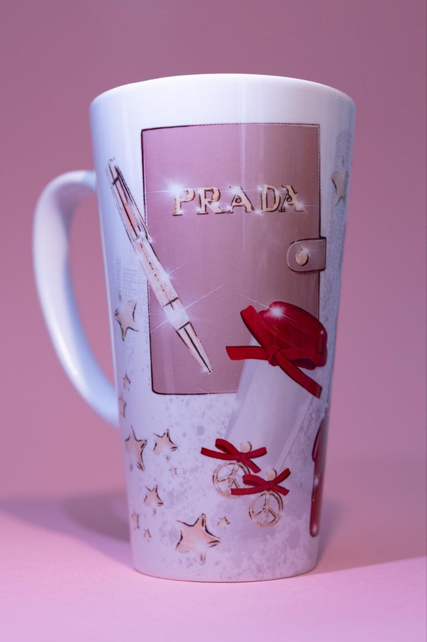 Latte puodelis,,Raudonos lūpos"